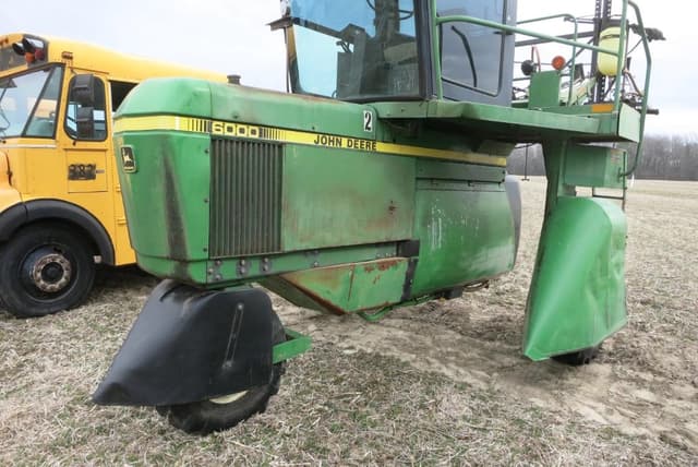 Image of John Deere 6000 equipment image 1