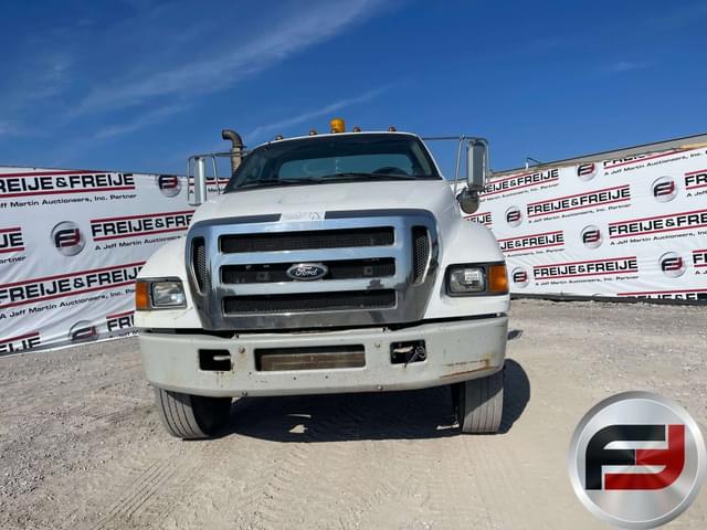 Image of Ford F-750 equipment image 1