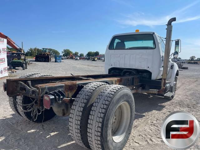 Image of Ford F-750 equipment image 4