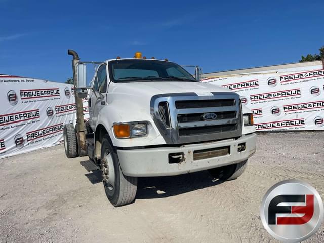 Image of Ford F-750 equipment image 2