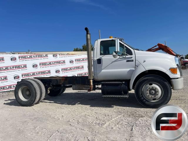 Image of Ford F-750 equipment image 3