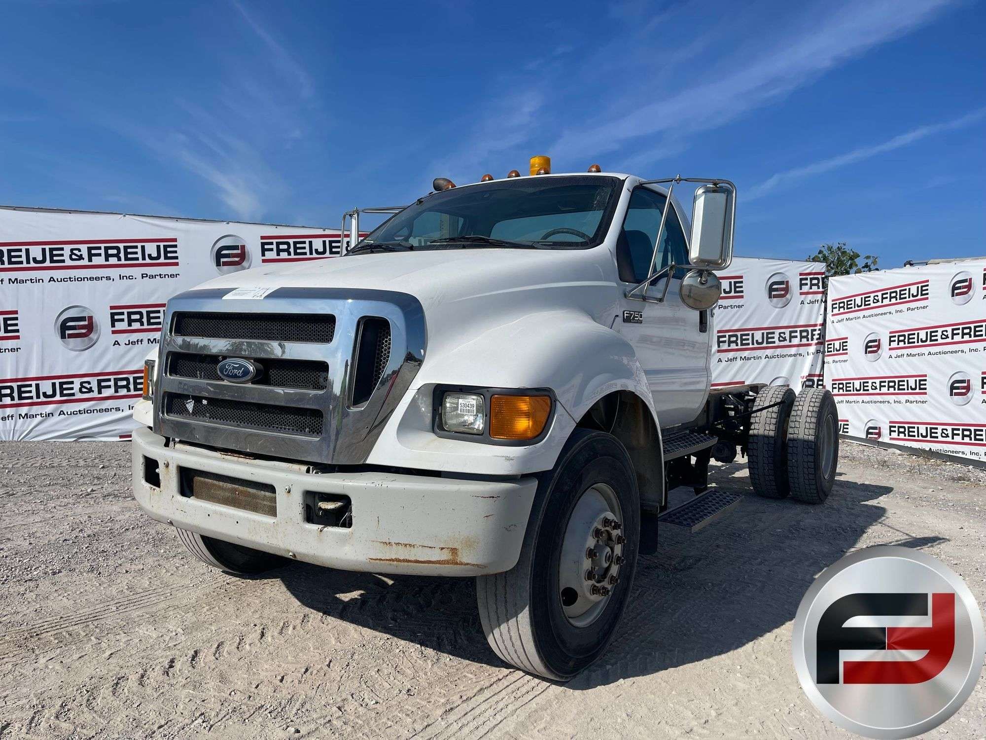 2007 Ford F-750 Equipment Image0