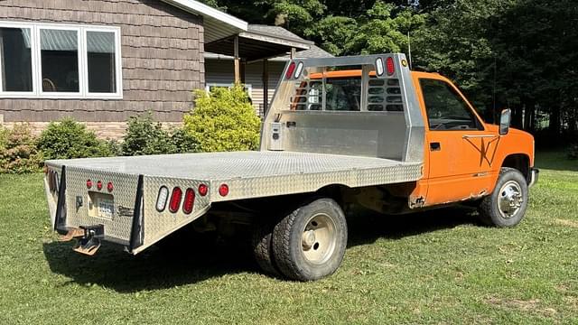 Image of GMC 3500 equipment image 3
