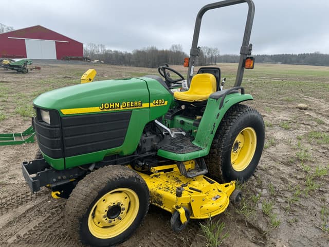 Image of John Deere 4400 equipment image 1