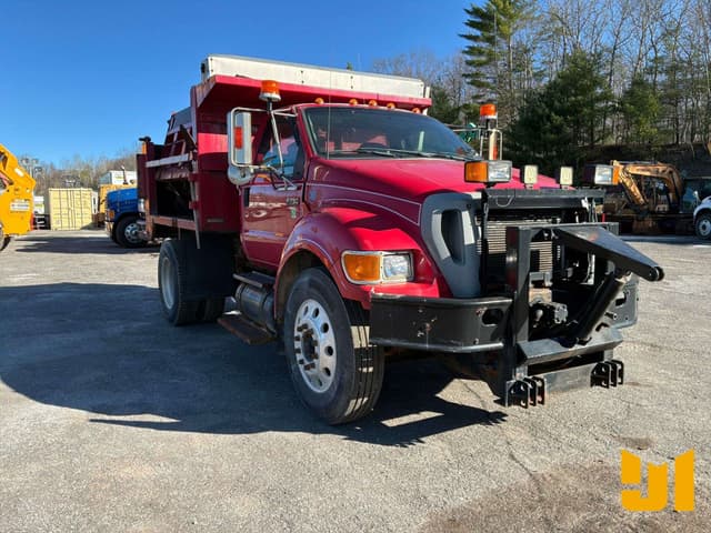 Image of Ford F-750 equipment image 2