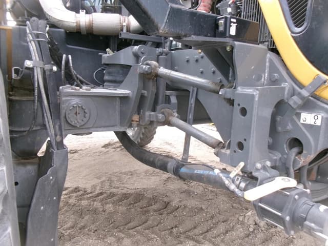Image of RoGator RG1100 equipment image 3