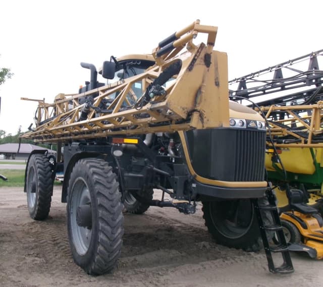 Image of RoGator RG1100 equipment image 1