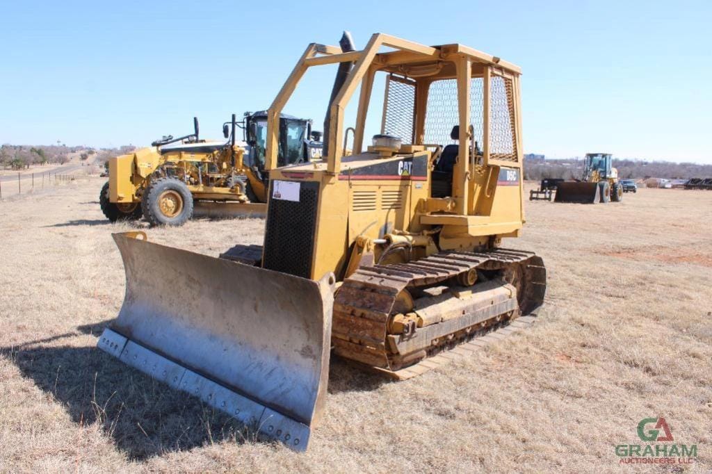 Caterpillar D5C Equipment Image0