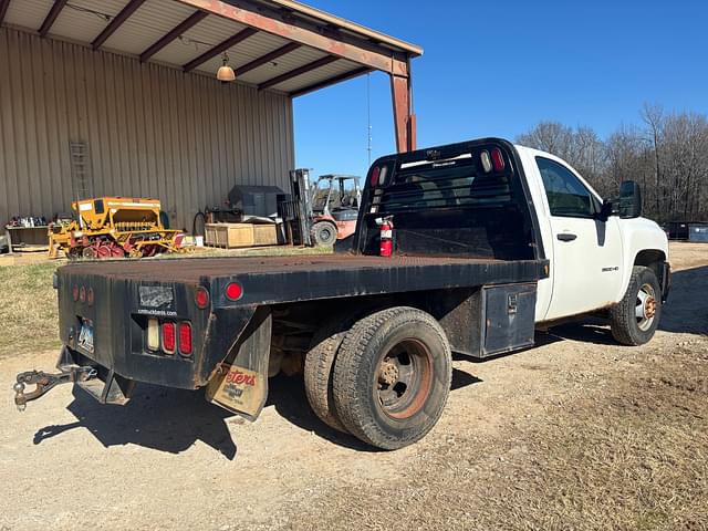 Image of Chevrolet 2500HD equipment image 3