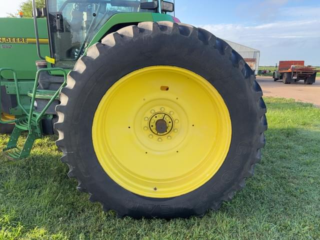 Image of John Deere 8300 equipment image 3