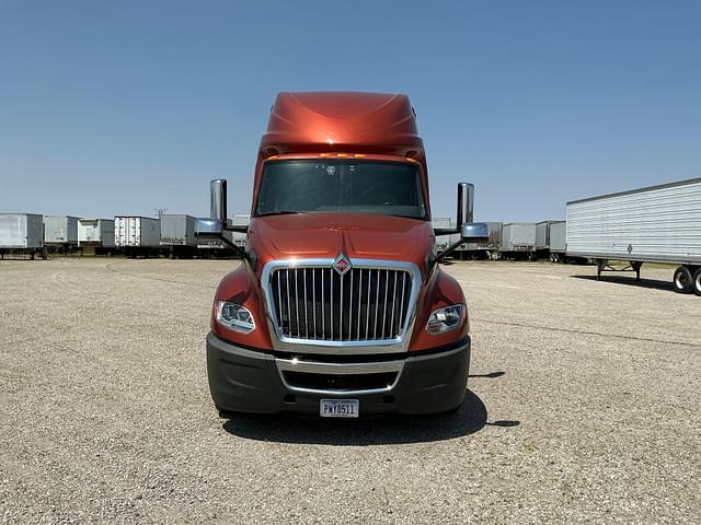 Image of International LT625 equipment image 1