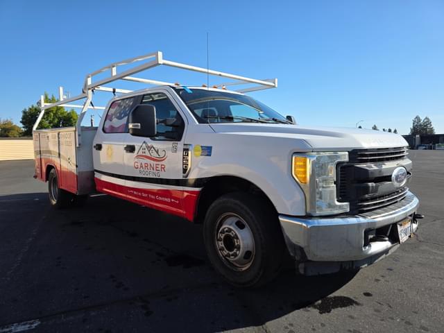 Image of Ford F-350 equipment image 1