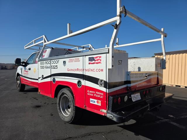 Image of Ford F-350 equipment image 3