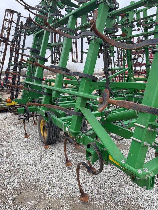 Image of John Deere 2210 equipment image 3