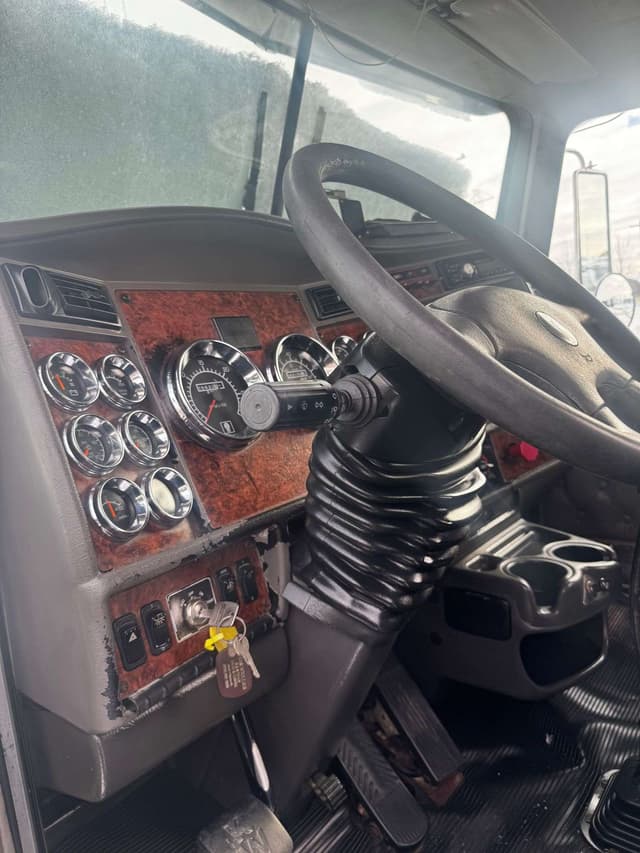 Image of Kenworth T800 equipment image 3