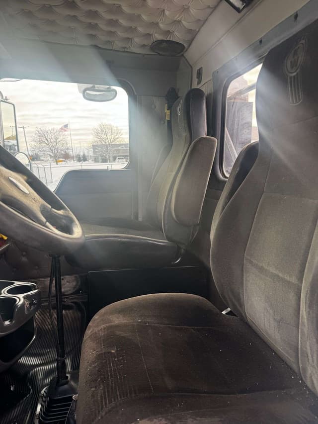 Image of Kenworth T800 equipment image 2
