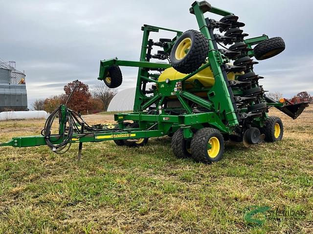 Image of John Deere 1690 equipment image 4