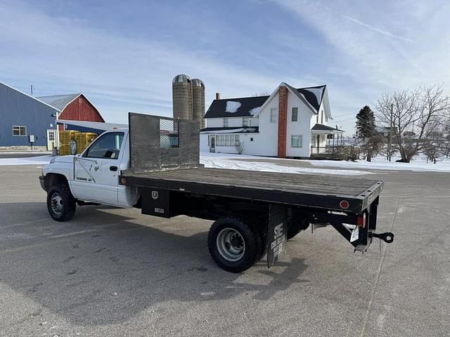 Image of Dodge Ram 3500 equipment image 2