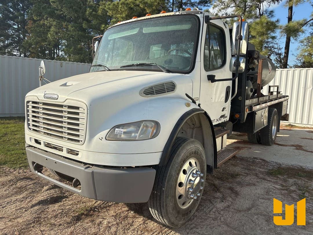 Image of Freightliner M2 106 Primary image