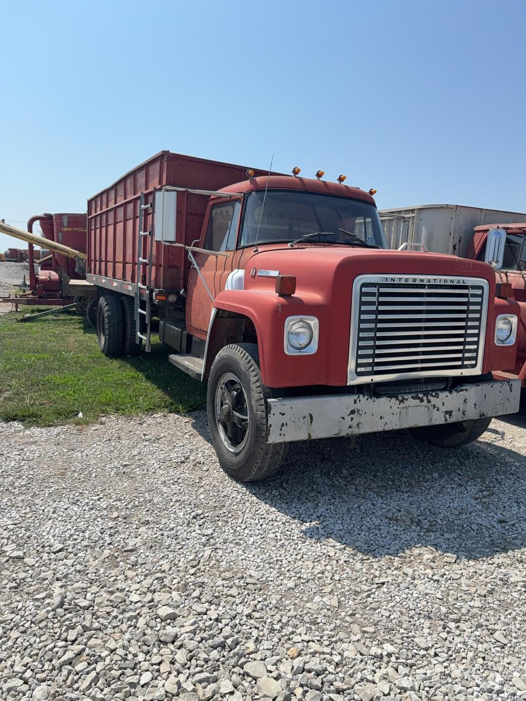 Image of International Loadstar 1700 Primary image