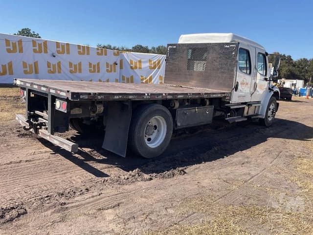 Image of Freightliner M2 equipment image 4