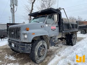 2000 Chevrolet C7500 Image