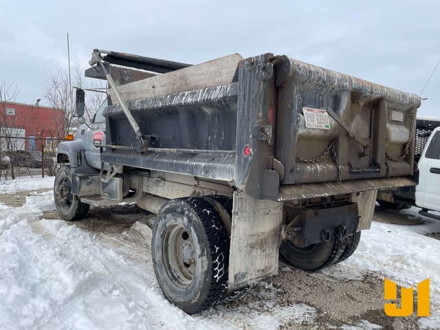 Image of Chevrolet C7500 equipment image 3