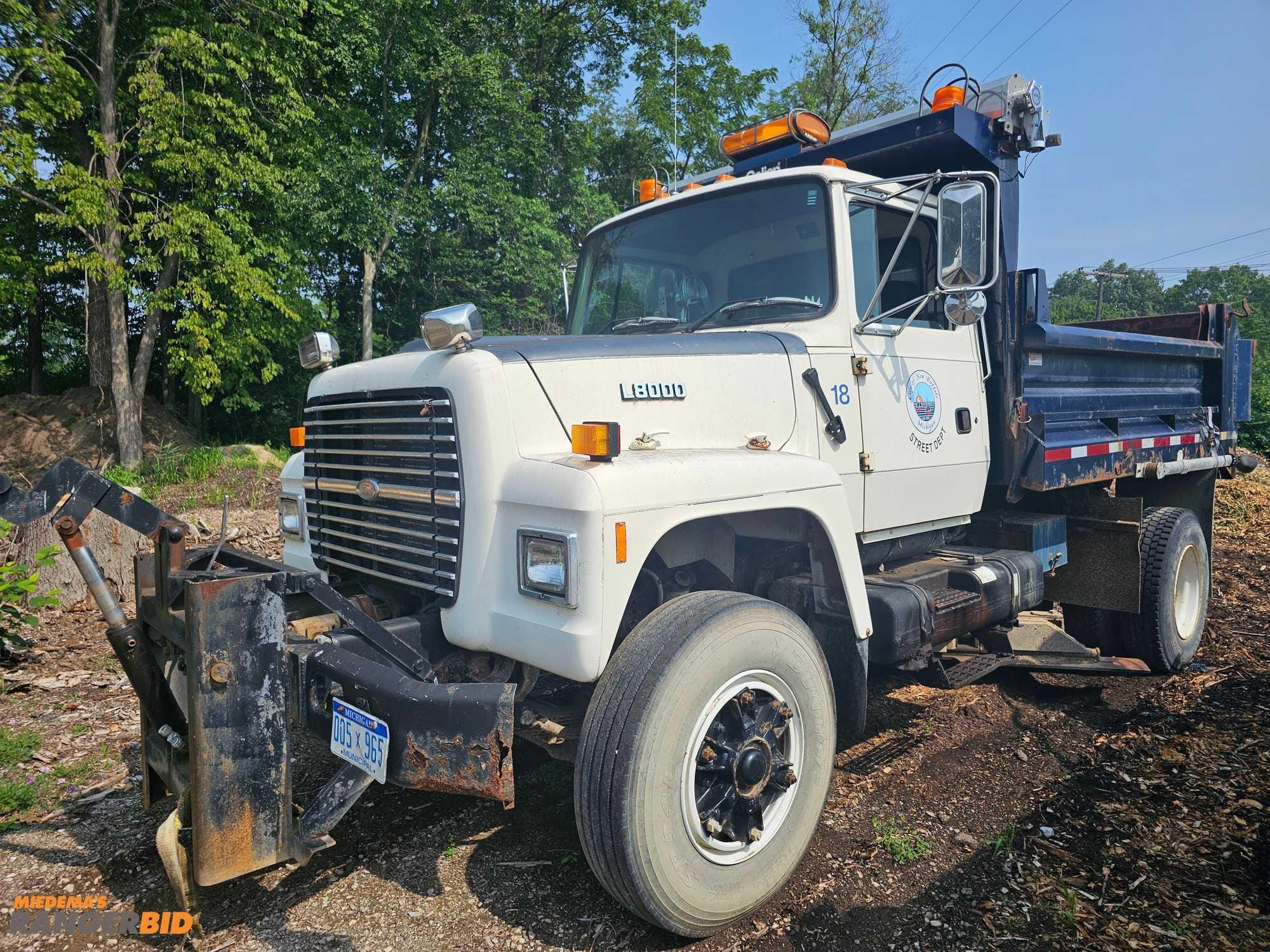 Main image Ford L8000