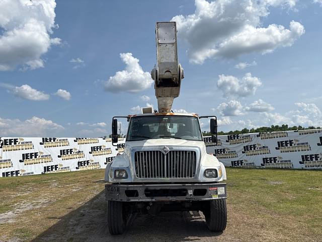 Image of International 7400 equipment image 1