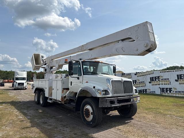 Image of International 7400 equipment image 2