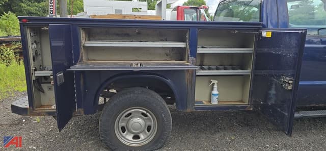 Image of Ford F-350 equipment image 4