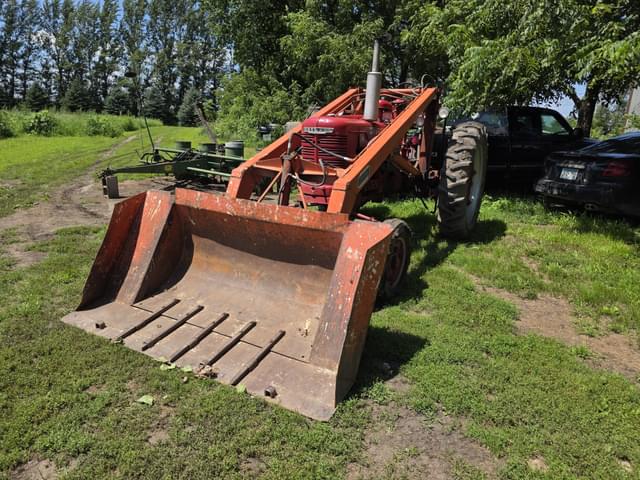 Image of Farmall H equipment image 2