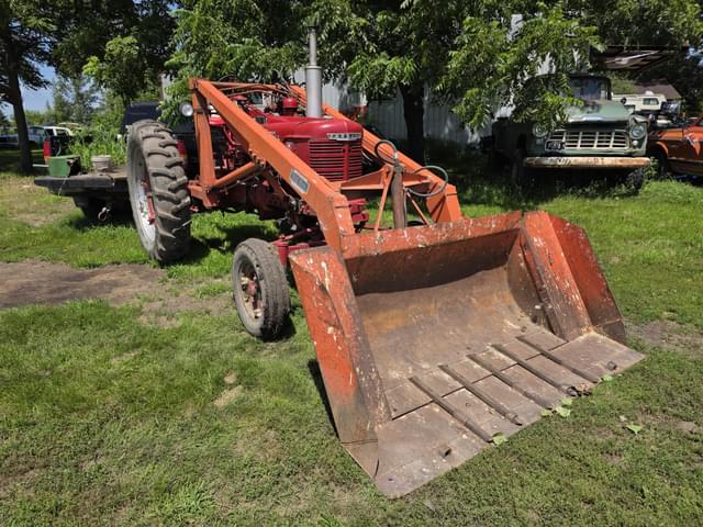 Image of Farmall H equipment image 1