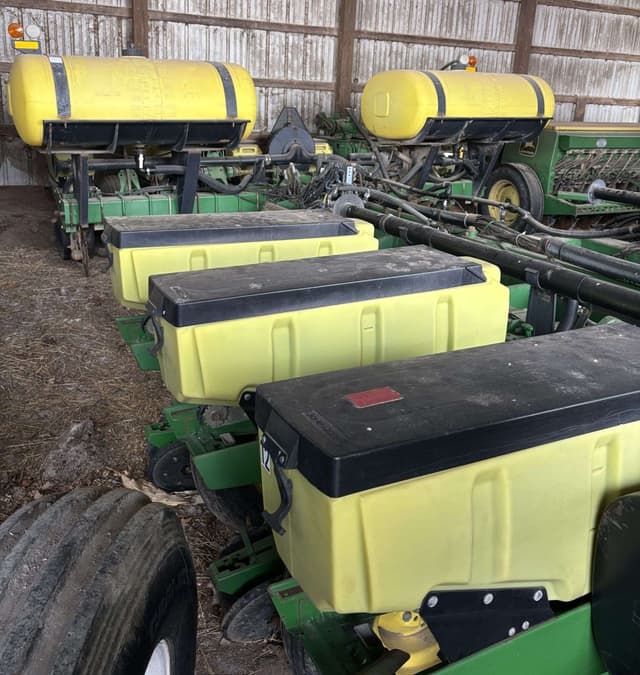 Image of John Deere 1770 equipment image 1