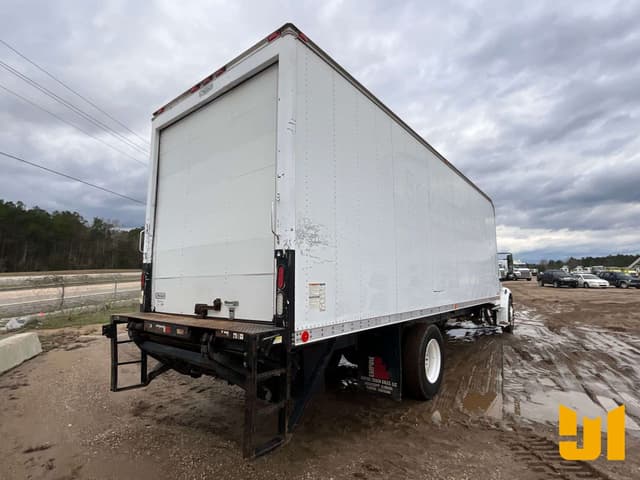 Image of Freightliner M2 equipment image 4