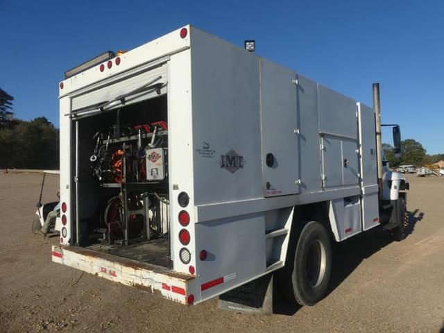 Image of International 7300 equipment image 2