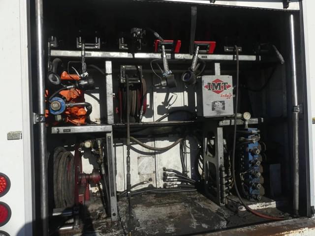 Image of International 7300 equipment image 4