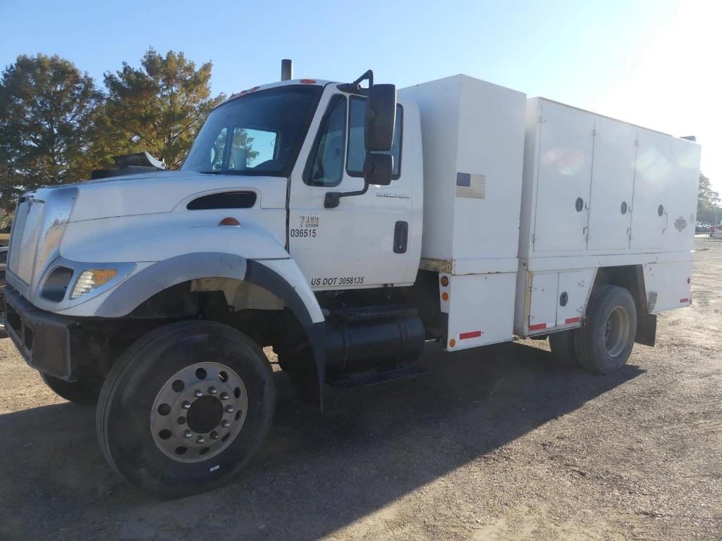 2007 International 7300 Equipment Image0