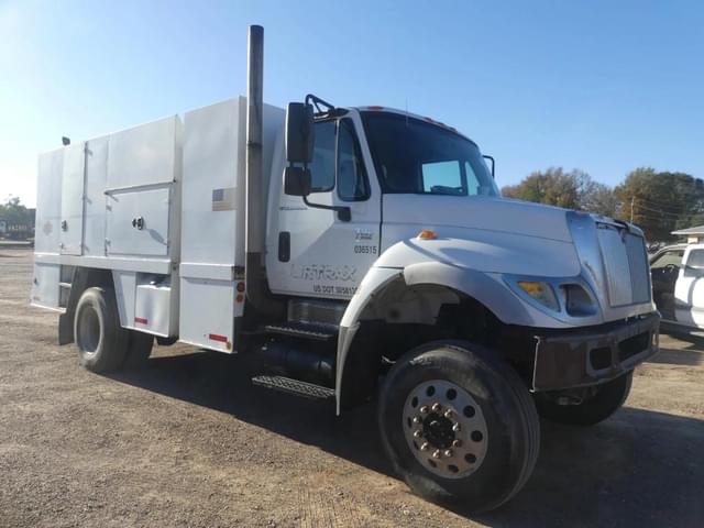 Image of International 7300 equipment image 1