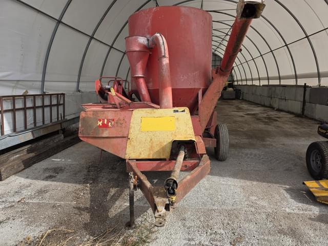 Image of Farmhand Feed Master 810 equipment image 1
