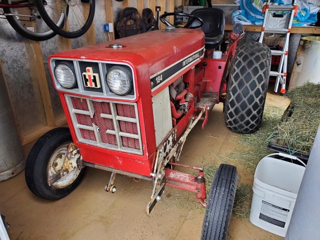 Main image International Harvester 184 Lo-Boy