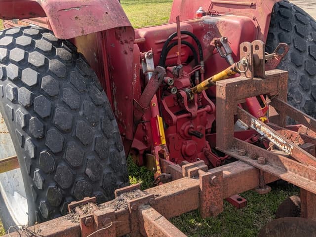 Image of International Harvester Hydro 84 equipment image 3