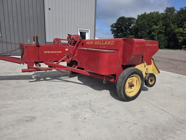 Image of New Holland 268 equipment image 2