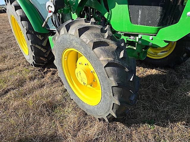 Image of John Deere 5075E equipment image 4