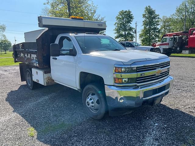 Image of Chevrolet 3500 equipment image 2