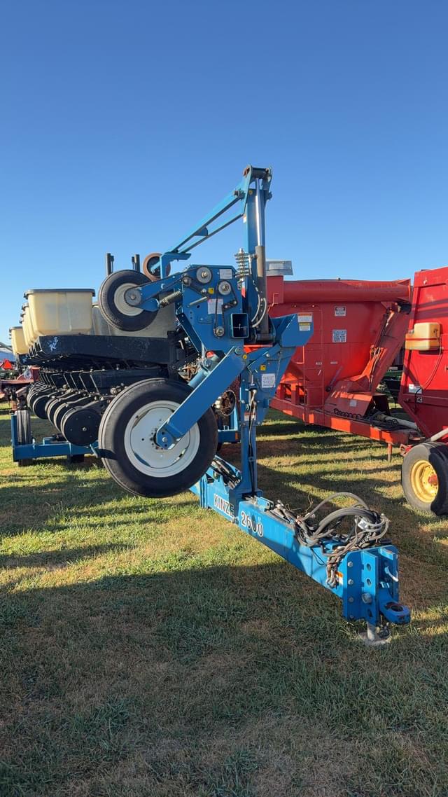 Image of Kinze 2600 equipment image 1