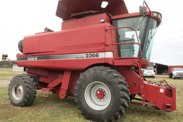Image of Case IH 2366 equipment image 2