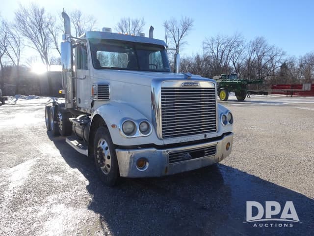 Image of Freightliner Coronado equipment image 3