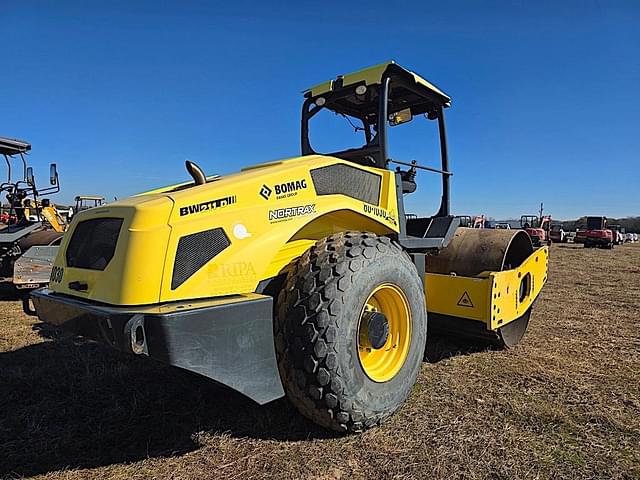 Image of Bomag BW211D equipment image 2