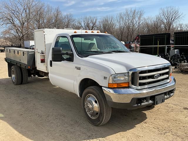 Image of Ford F-550 equipment image 2